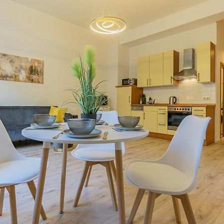 Cityapartment - 53 M², 2 Zimmer, Zentral, Netflix, Kueche, Waschmaschine Cottbus Ngoại thất bức ảnh