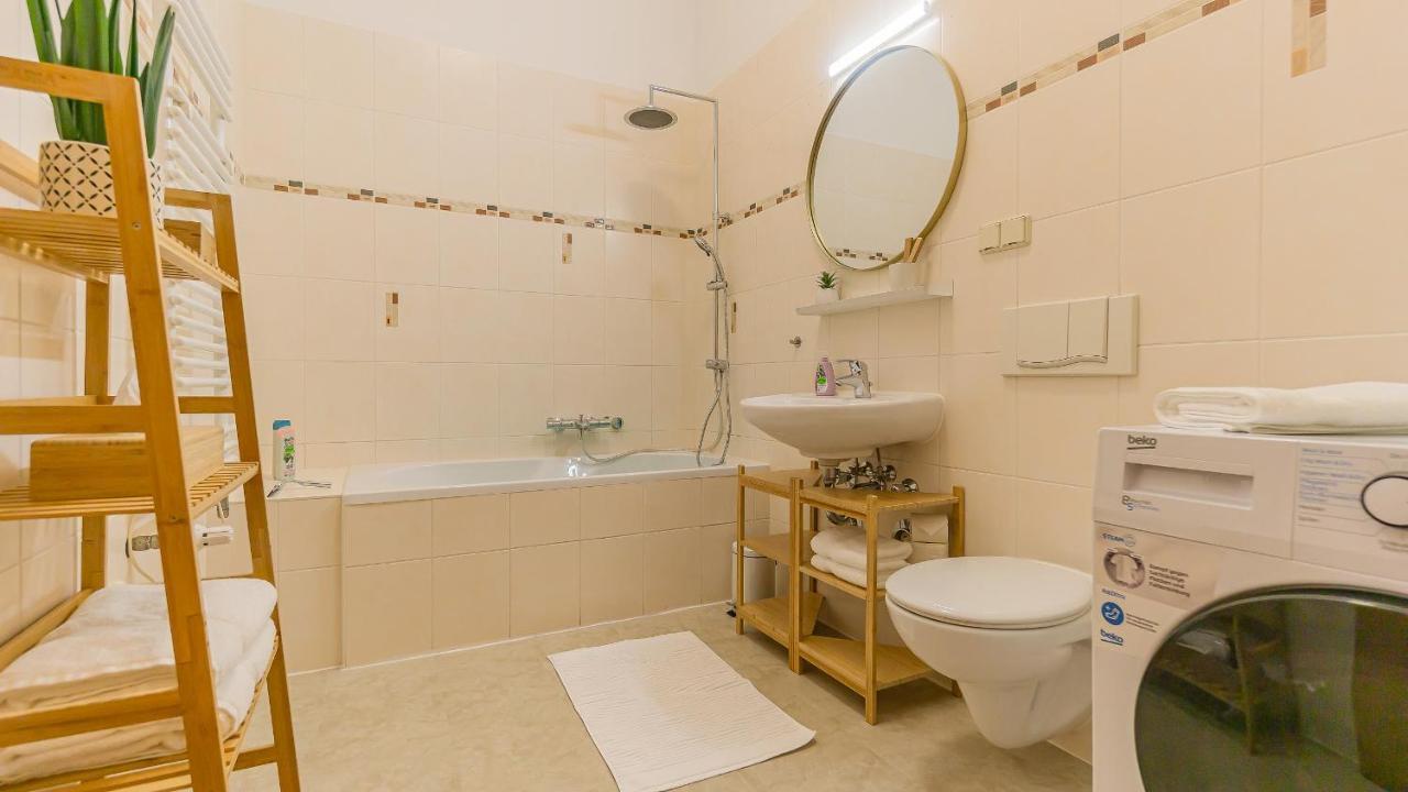 Cityapartment - 53 M², 2 Zimmer, Zentral, Netflix, Kueche, Waschmaschine Cottbus Ngoại thất bức ảnh