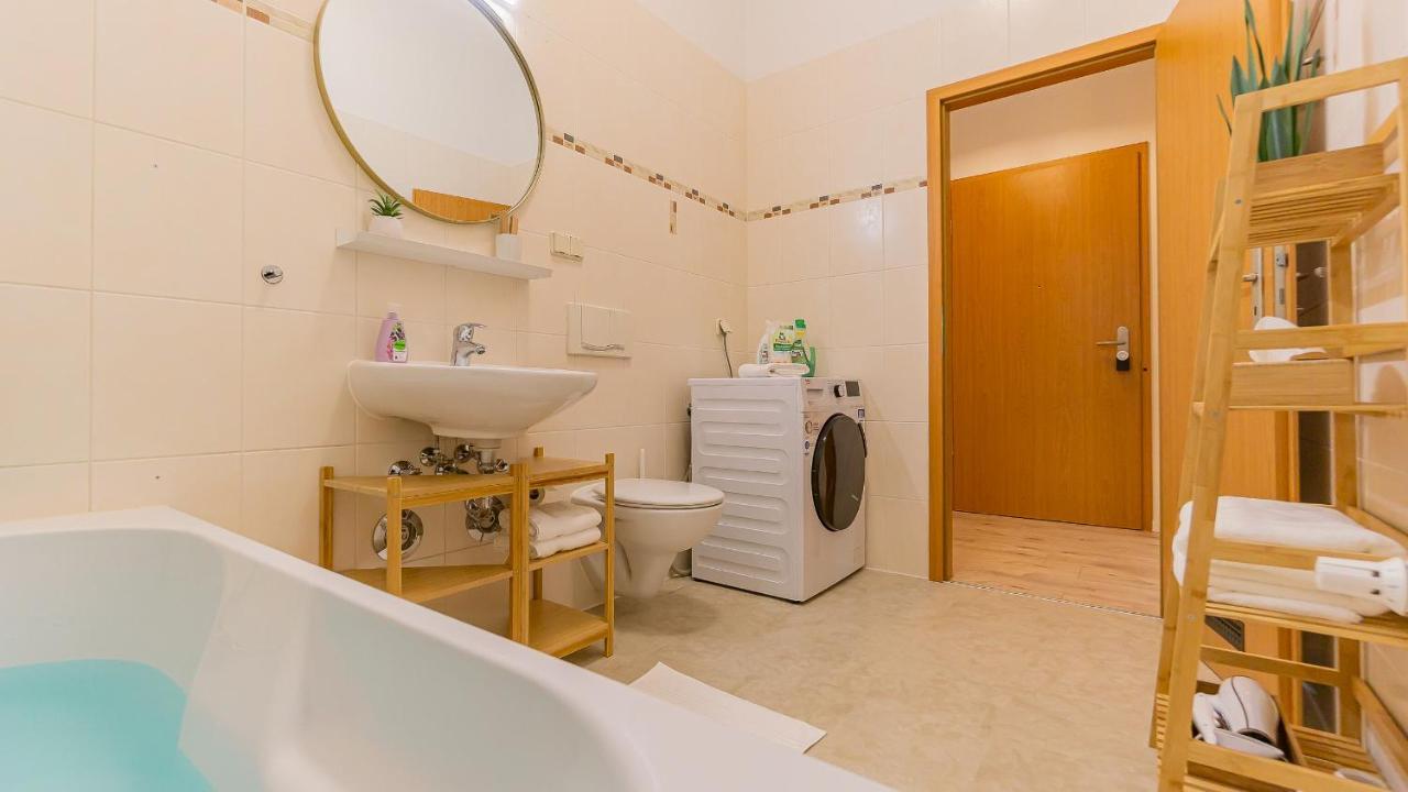 Cityapartment - 53 M², 2 Zimmer, Zentral, Netflix, Kueche, Waschmaschine Cottbus Ngoại thất bức ảnh